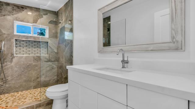 567 W Sunview Avenue, Palm Springs CA: https://media.crmls.org/mediaz/ec8a37e6-fa54-485a-bd83-62cfd82dc0fe.jpg