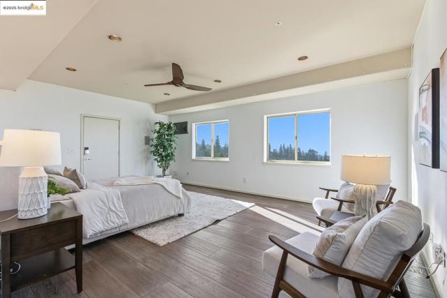 6413 Gwin Ct, Oakland CA: https://media.crmls.org/mediaz/ec8a3ec6-8c8c-4bbe-93f4-5b726ecdff40.jpg