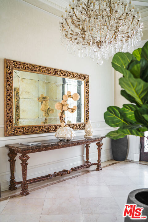 727 N Alta Drive, Beverly Hills CA: https://media.crmls.org/mediaz/ec8a53d1-da5c-4db0-ae53-ace340cd47e0.jpg