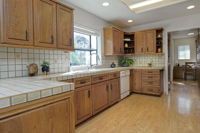 Image 8 of 21 For 1315 Whitegate Avenue