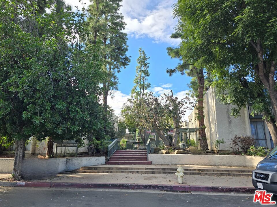 https://media.crmls.org/mediaz/ec8b08e3-c21c-4938-a49f-6cefa9894651.jpg?preset=X-Large