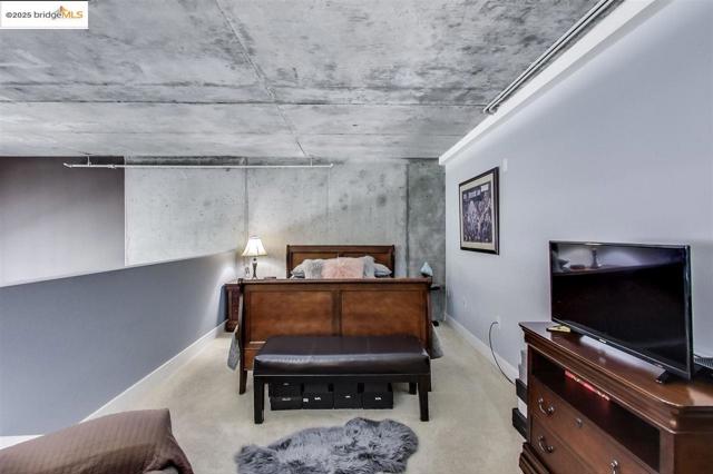 311 Oak St, Oakland CA: https://media.crmls.org/mediaz/ec8b271a-b1a4-4cde-b704-6039d2537cdb.jpg