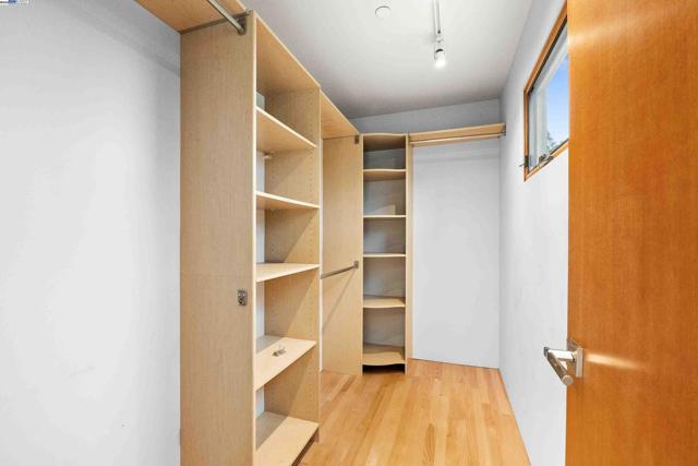 103 Diablo Dr, Oakland CA: https://media.crmls.org/mediaz/ec8d590c-1c2f-4bc5-980d-ab4b611ded6c.jpg