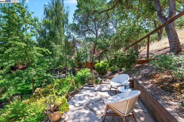 3761 SMALLWOOD COURT, Pleasanton CA: https://media.crmls.org/mediaz/ec8d5c39-73dd-4a3a-bca4-9c97fe549e2a.jpg