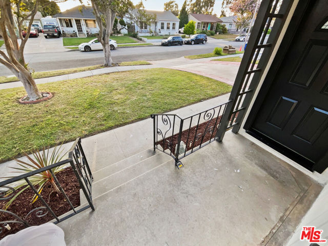 5722 Hazelbrook Avenue, Lakewood CA: https://media.crmls.org/mediaz/ec8dfb69-21da-4a75-9f69-44bbe31acb7d.jpg