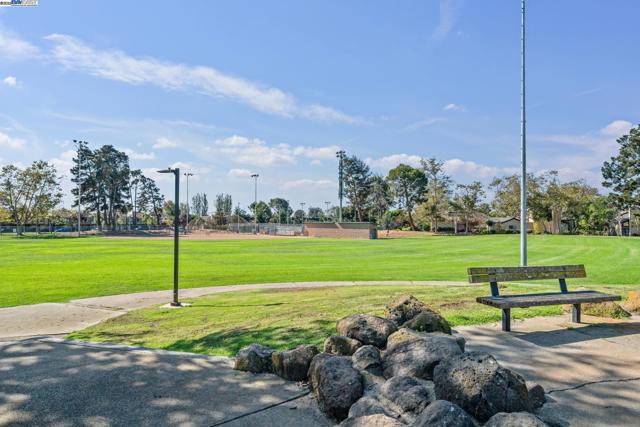 101 Carob Ln, Alameda CA: https://media.crmls.org/mediaz/ec8edc51-42a6-4235-a411-7a86289701a7.jpg