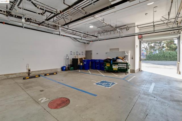 410 Webster St, Oakland CA: https://media.crmls.org/mediaz/ec8f0069-316f-4f03-9a22-7c50cf214bbd.jpg