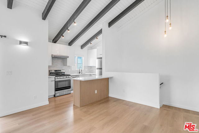1536 11th Street, Santa Monica CA: https://media.crmls.org/mediaz/ec8f8465-4c9d-4def-b214-a65a51a62514.jpg