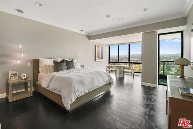 10490 Wilshire Boulevard, Los Angeles CA: https://media.crmls.org/mediaz/ec903217-8676-4504-8d0e-28d6041f0332.jpg