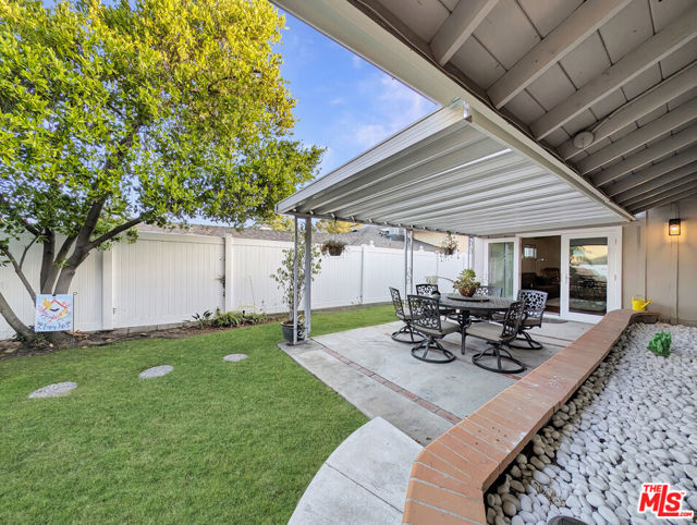 3308 Sparr Boulevard, Glendale CA: https://media.crmls.org/mediaz/ec9062f6-4c42-4ed0-8411-6c737b59d704.jpg
