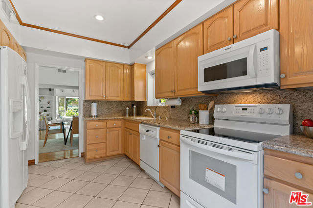 Kitchen sink area