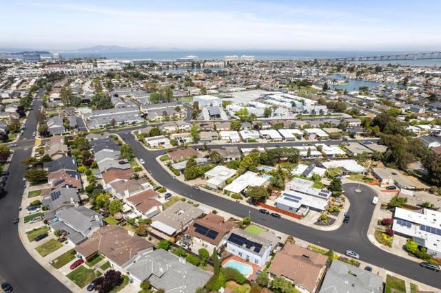 858 Chrysopolis Drive, Foster City CA: https://media.crmls.org/mediaz/ec912f5c-c0fb-424b-9b91-c66a36b76cbf.jpg