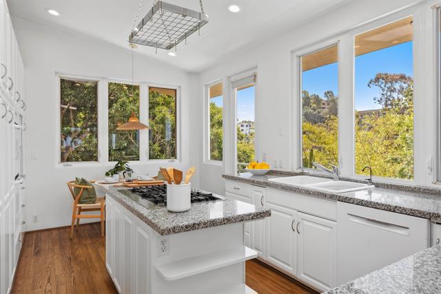 405 W Nutmeg St, San Diego CA: https://media.crmls.org/mediaz/ec919010-e8b1-4517-b560-3977349a2359.jpg