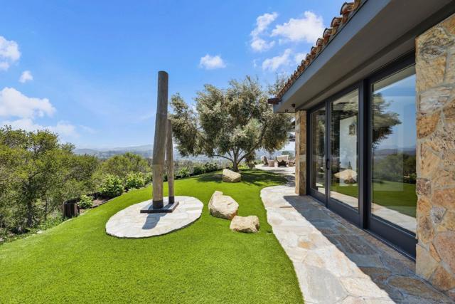 5653 Linea Del Cielo, Rancho Santa Fe CA: https://media.crmls.org/mediaz/ec91bc11-28a6-425a-82e5-f28f2036d4a8.jpg