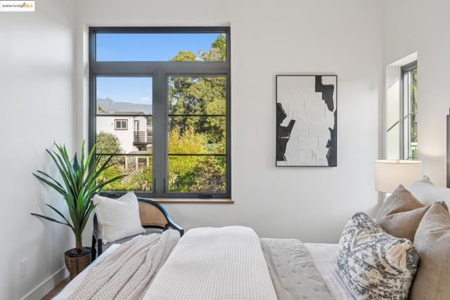 1516 Blake St, Berkeley CA: https://media.crmls.org/mediaz/ec91ead1-ac8f-421c-8634-cc30bafbb6ce.jpg