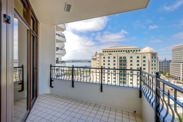 700 W Harbor Dr, San Diego CA: https://media.crmls.org/mediaz/ec91ede6-4d50-448d-a126-539c820bb7f9.jpg