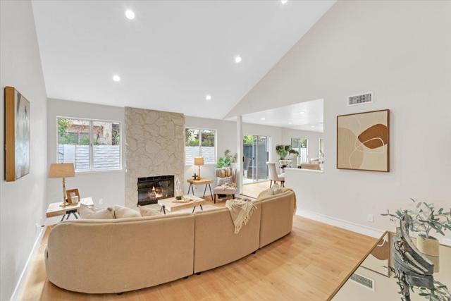 244 Rachael Place, Pleasanton CA: https://media.crmls.org/mediaz/ec91f2f4-43e0-4b1e-9d79-93b5146ce6bd.jpg