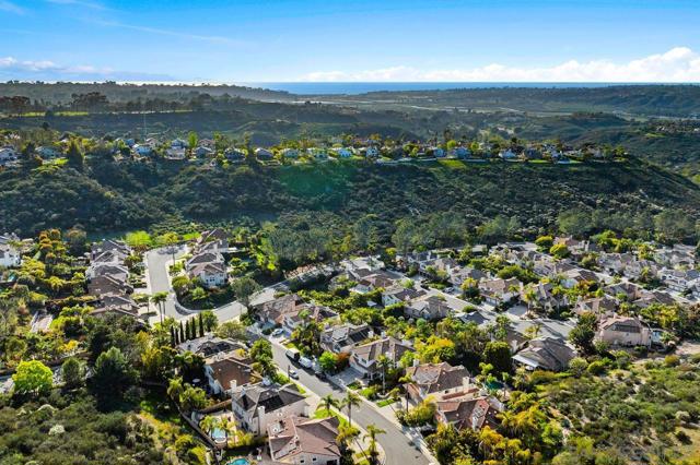 4798 Thurston Pl, San Diego CA: https://media.crmls.org/mediaz/ec925308-dc8e-4ea6-ab3b-28b05bbb5e32.jpg