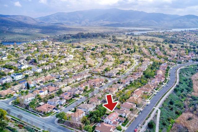993 Hawthorne Creek Dr, Chula Vista CA: https://media.crmls.org/mediaz/ec927cf7-55c0-42a2-9b92-b9780daaa618.jpg