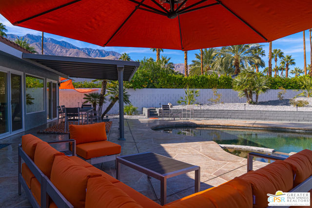 988 E Paseo El Mirador, Palm Springs CA: https://media.crmls.org/mediaz/ec929f1f-f389-450f-b93d-b8c3293a5f47.jpg