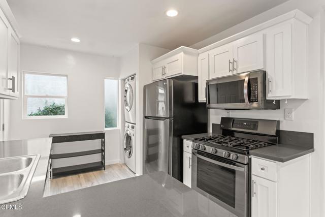 Detail Gallery Image 9 of 32 For 1047 E Brenner Pl, Long Beach,  CA 90813 - 2 Beds | 1 Baths