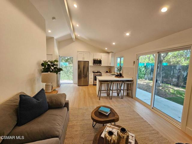 2651 Sirius Street, Thousand Oaks CA: https://media.crmls.org/mediaz/ec92de42-eb96-44d5-a527-b7dcf0924acd.jpg