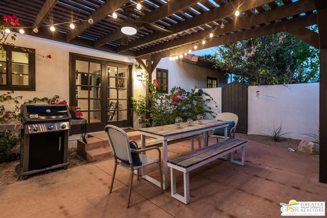 284 E Ocotillo Avenue, Palm Springs CA: https://media.crmls.org/mediaz/ec94591f-cfb8-448c-8679-fa637606f9b4.jpg