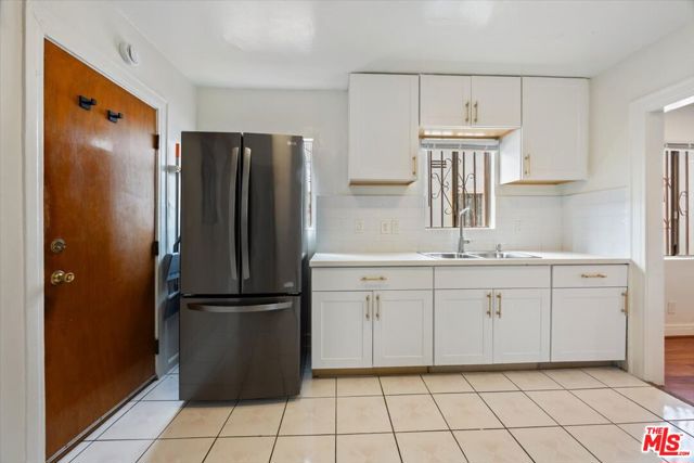 2840 S Mansfield Avenue, Los Angeles CA: https://media.crmls.org/mediaz/ec94a4df-0846-4ce6-8ccc-8bcb75f35a33.jpg