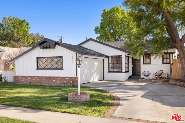15016 Archwood Street photo 3