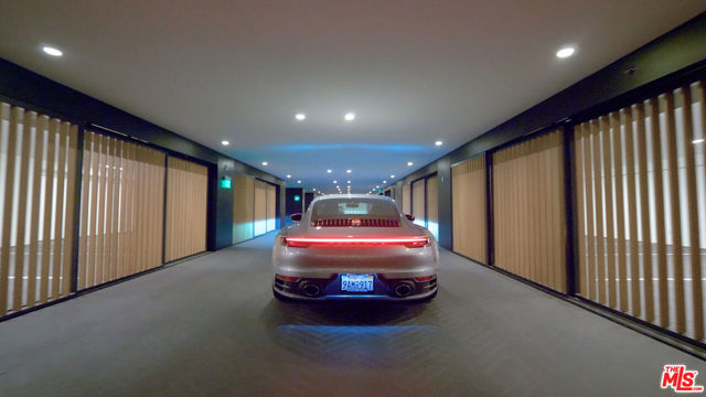 8899 Beverly Boulevard, West Hollywood CA: https://media.crmls.org/mediaz/ec95394a-f6cc-47e3-b47a-61a40e294c1b.jpg