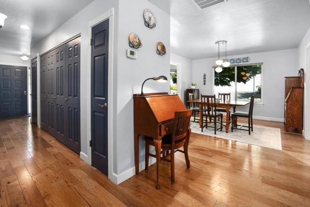 4214 Gull Cove Way, Capitola CA: https://media.crmls.org/mediaz/ec9599da-1a4b-480c-bf53-710b6363d7f3.jpg