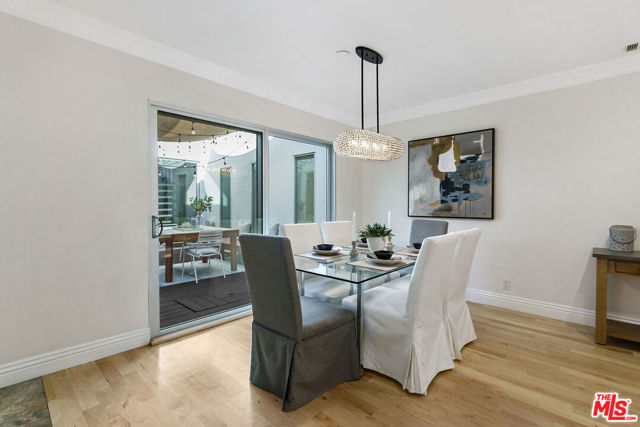 2700 Coolidge Avenue, Los Angeles CA: https://media.crmls.org/mediaz/ec95a4f1-024d-4e3d-ba1a-0851c4fd38b9.jpg