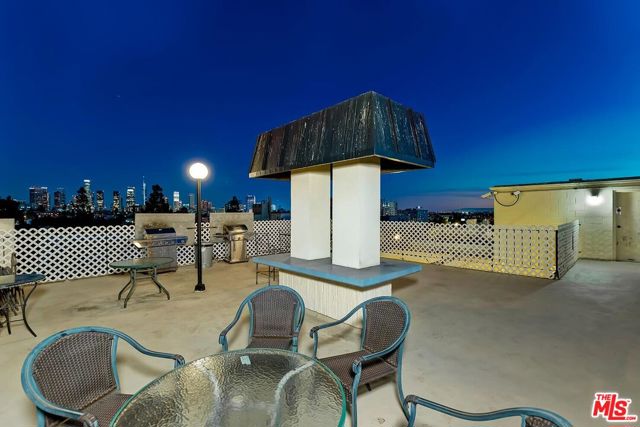 421 S La Fayette Park Place, Los Angeles CA: https://media.crmls.org/mediaz/ec96bfa8-18be-42fb-87fd-84a1a0960087.jpg