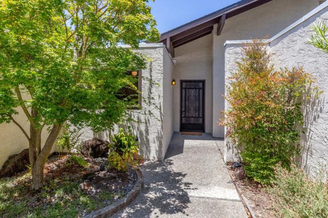 2435 Sharon Oaks Drive, Menlo Park CA: https://media.crmls.org/mediaz/ec96d87e-fda3-4a47-8ee6-79bce6899532.jpg