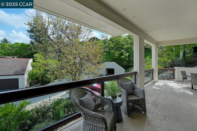 3244 Terra Granada Dr, Walnut Creek CA: https://media.crmls.org/mediaz/ec96f77f-581f-409a-9a5b-0ac63216a295.jpg
