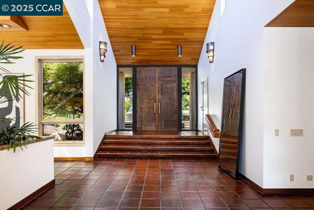 1177 Estates Dr, Lafayette CA: https://media.crmls.org/mediaz/ec97284a-7683-4e3c-84b8-09d1fa8f0d67.jpg