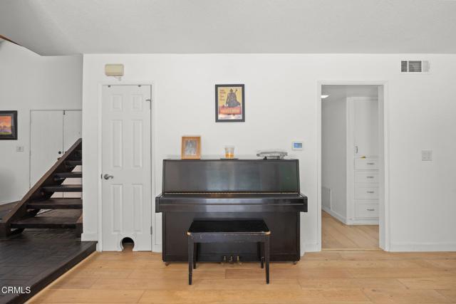 2325 Parkway Drive, Camarillo CA: https://media.crmls.org/mediaz/ec97e0d6-9e24-4ef0-af1e-fc84718dd88a.jpg