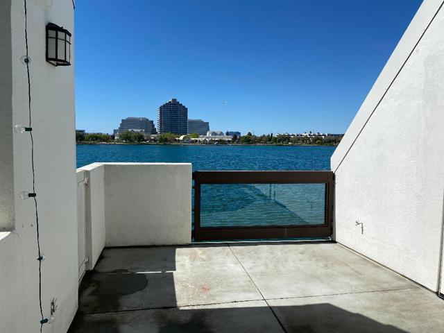 640 Portofino Lane, Foster City CA: https://media.crmls.org/mediaz/ec97e4f6-718f-41c4-9b2c-7a43e402b7d5.jpg