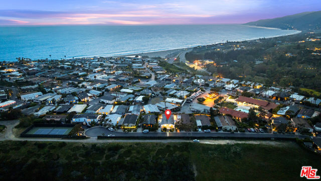29500 Heathercliff Road, Malibu CA: https://media.crmls.org/mediaz/ec980622-656c-41f5-944e-4a084e46c6c4.jpg
