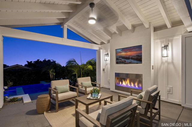 1170 Chinquapin AVE, Carlsbad CA: https://media.crmls.org/mediaz/ec98296d-9ccb-4741-9844-96b25938f28e.jpg
