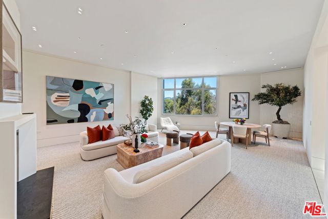 455 N Palm Drive, Beverly Hills CA: https://media.crmls.org/mediaz/ec9895bf-f1a4-4470-89f5-609a32774679.jpg