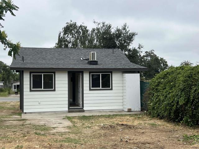 1021 D Street, Ramona CA: https://media.crmls.org/mediaz/ec98af67-f899-4df8-bd4d-d99dae9d1782.jpg