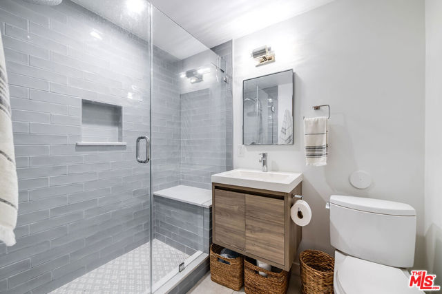 16 Quarterdeck Street, Marina del Rey CA: https://media.crmls.org/mediaz/ec98ebb9-6a14-425c-a0d8-0bc3de09fb87.jpg
