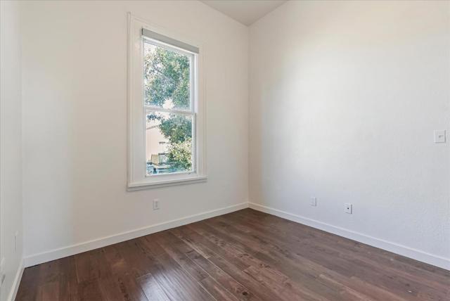 873 Wood Street, Oakland CA: https://media.crmls.org/mediaz/ec994d11-5105-44eb-82de-019b71473e6a.jpg