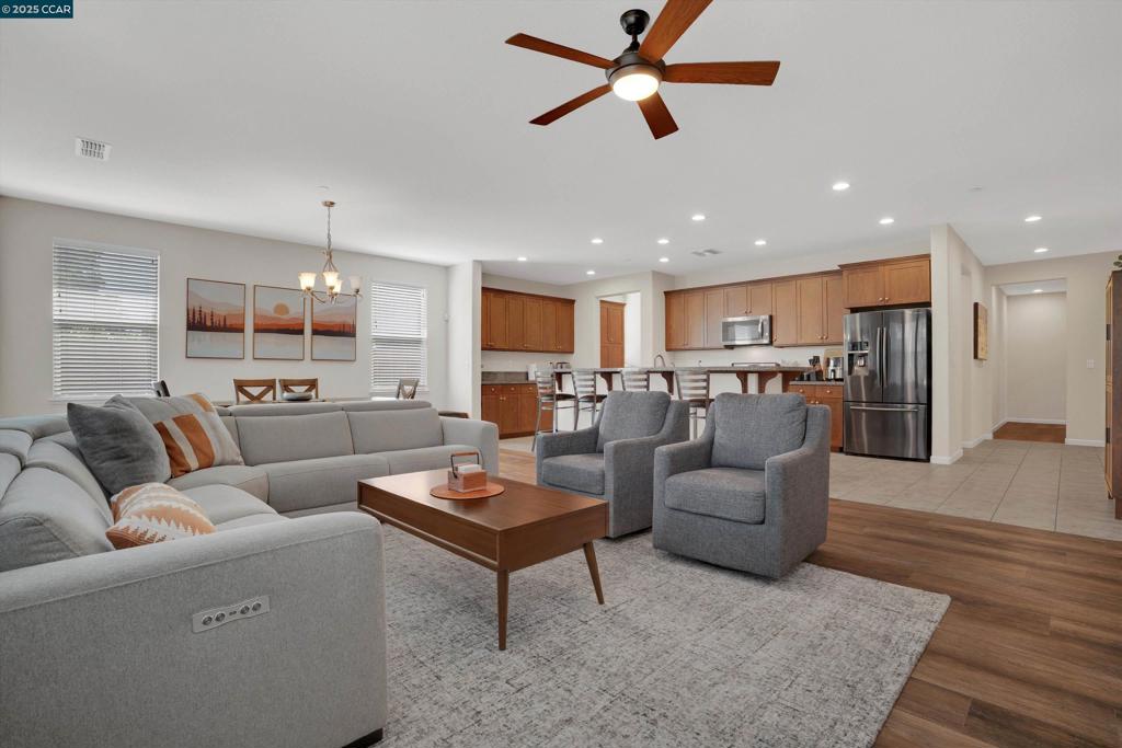 8275 Brookhaven Cir