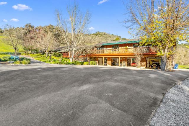 6915 Redwood Retreat Road, Gilroy CA: https://media.crmls.org/mediaz/ec99f436-6643-4955-b5b1-6c2032368004.jpg