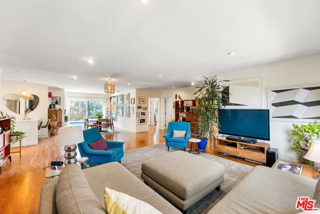 2316 Laurelmont Place, Los Angeles CA: https://media.crmls.org/mediaz/ec9a7630-aed1-4784-bf67-a5b7c8394cce.jpg