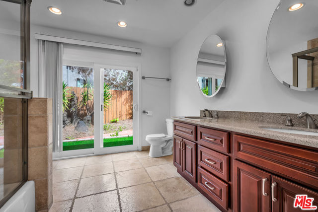 2925 Dona Susana Drive, Studio City CA: https://media.crmls.org/mediaz/ec9b2814-a894-4bd9-b629-72a3cc9d49d0.jpg