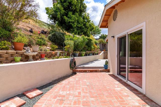 9919 Sorrel Ave, Lakeside CA: https://media.crmls.org/mediaz/ec9b701d-bbb1-41b3-9e52-2c11c538af01.jpg