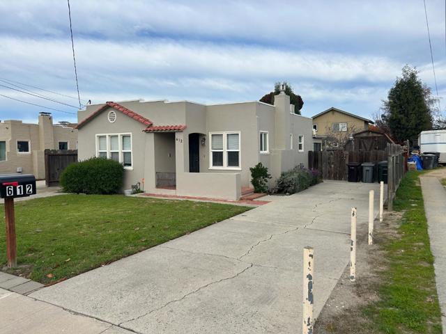 612 Central Avenue, Salinas CA: https://media.crmls.org/mediaz/ec9bd45a-c203-44ee-b4b8-307b6fb225fb.jpg